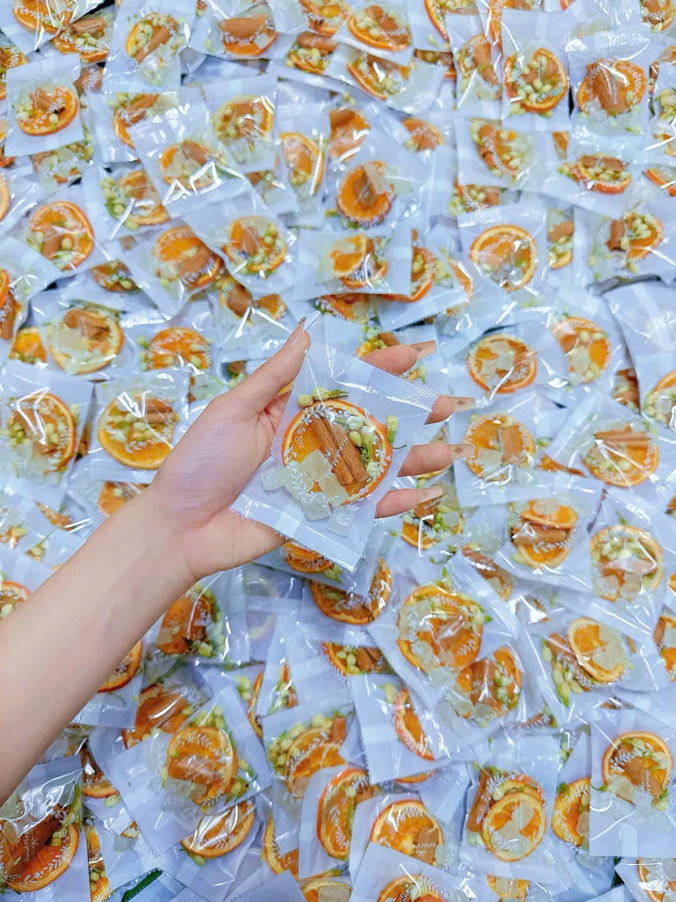 Himana: Đánh thức vị giác, thanh lọc cơ thể với Trà Cam Quế Sấy Tự Nhiên 100%